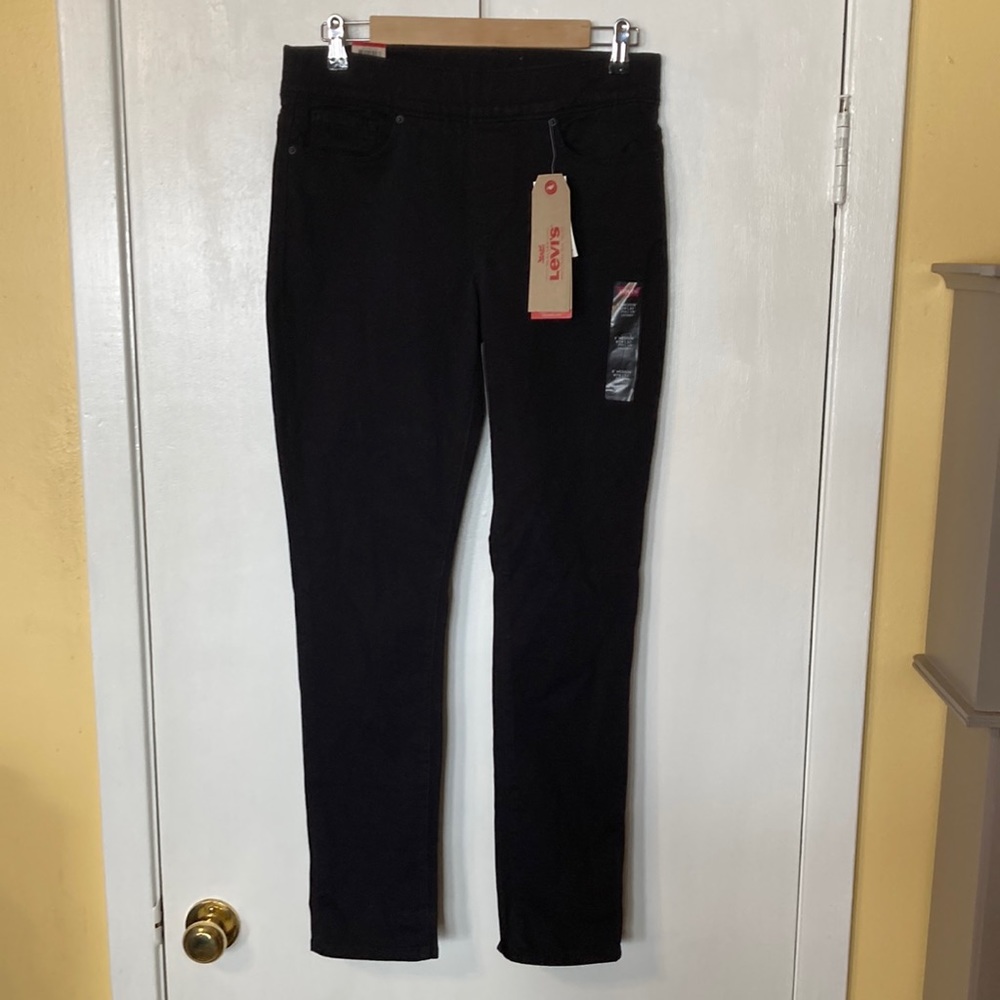 Levi’s Women’s Medium Pull-On Skinny Black Pant